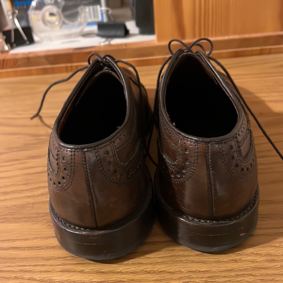 Beautiful and like new. - Picture 2 of 4